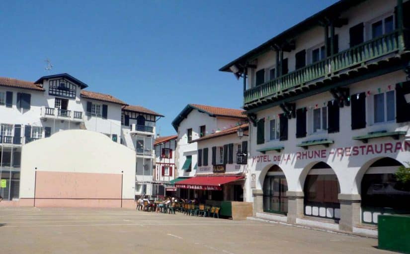 place de la ville d'Ascain