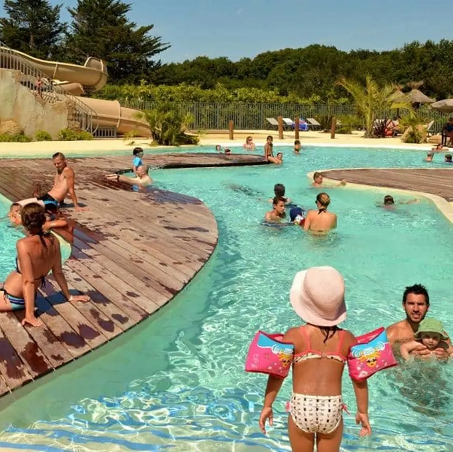 Piscine du camping Eskulduna au Pays Basque