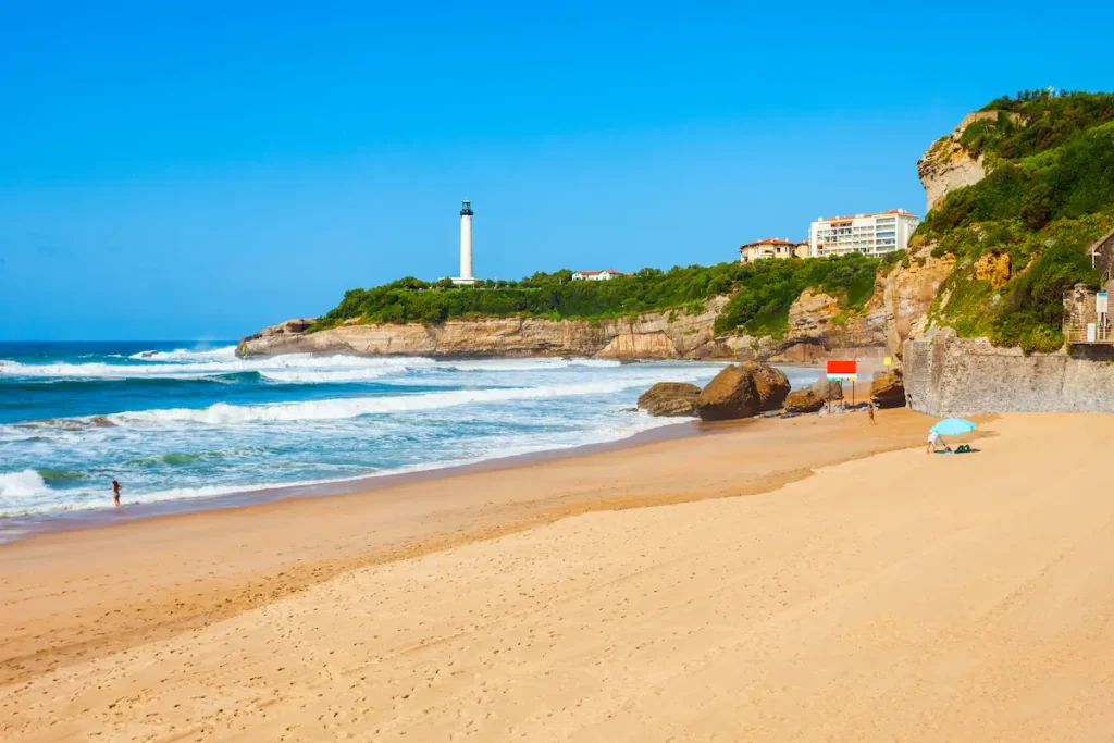 La grande plage de Biarritz sur la côte basque